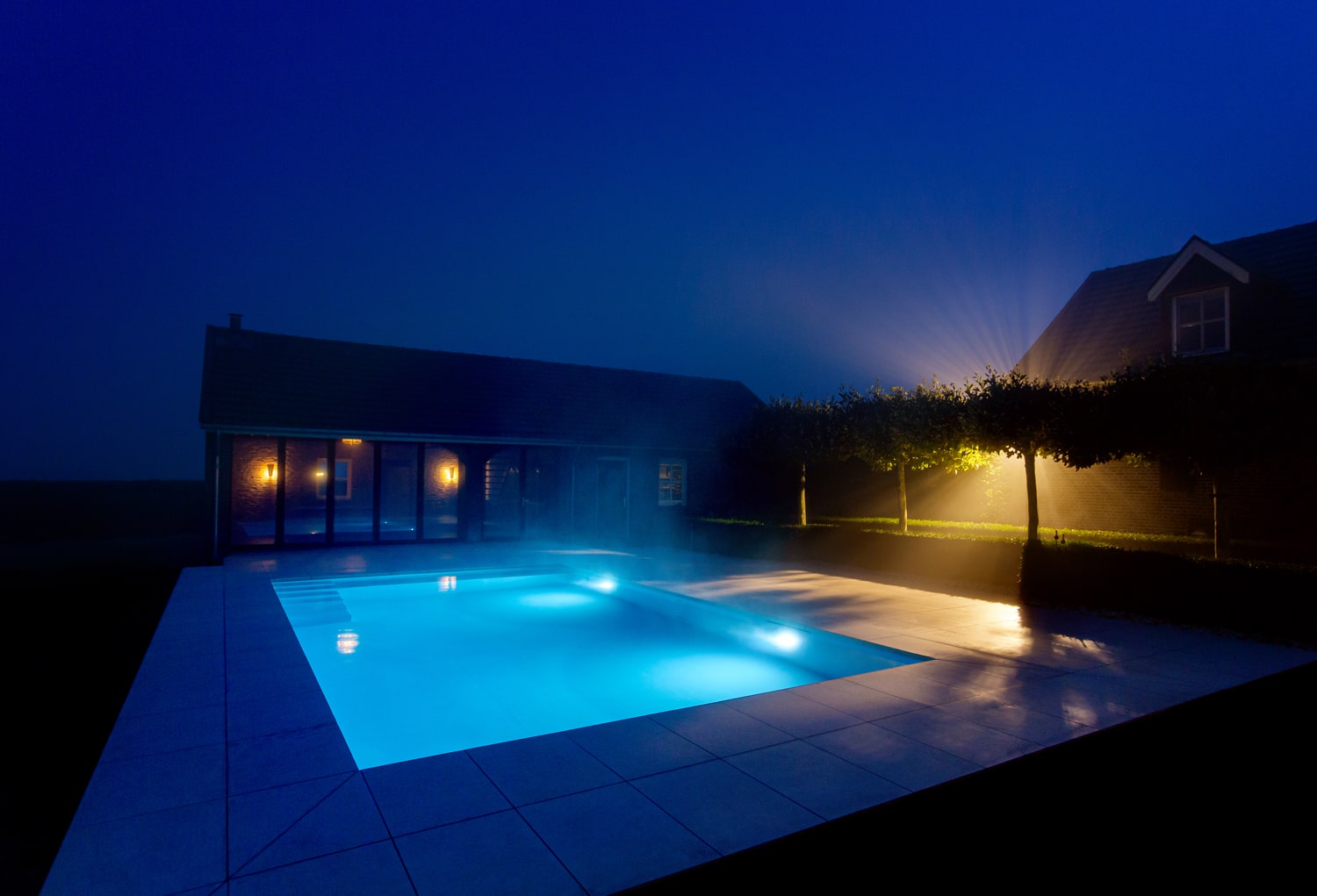 Hoogwaterniveau skimmer zwembad - by night - Diepwater