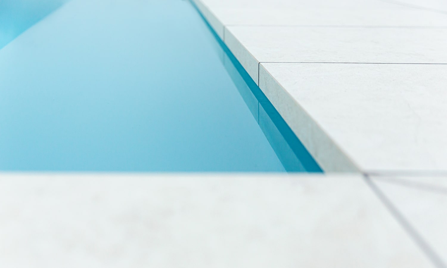 Keramische tegels rondom zwembad