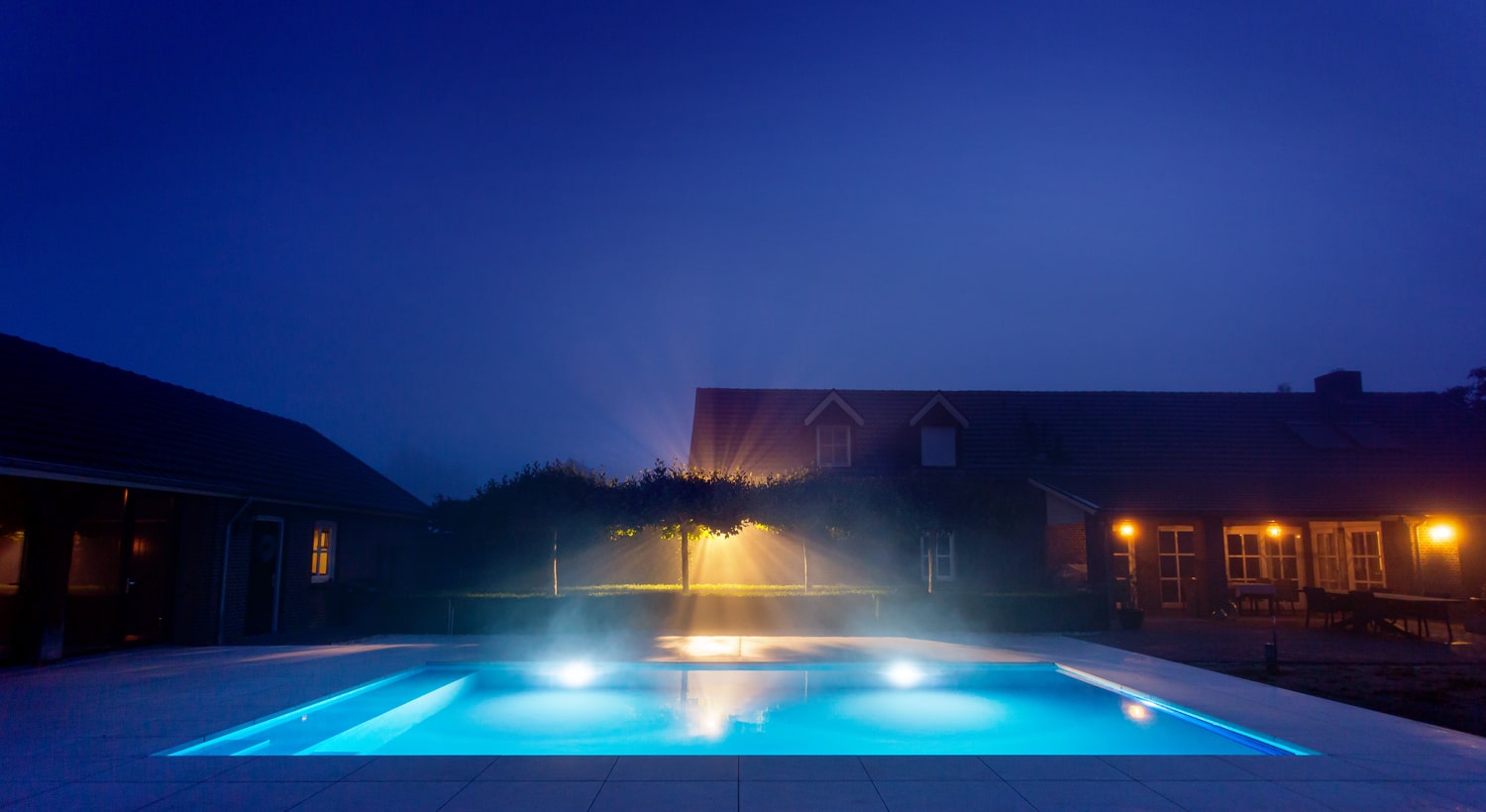 Skimmer zwembad -pool by night - DIEPWATER